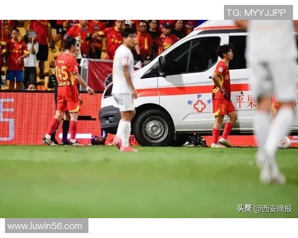 知名足球球星突遭意外受伤最新医疗团队诊断结果引发广泛关注